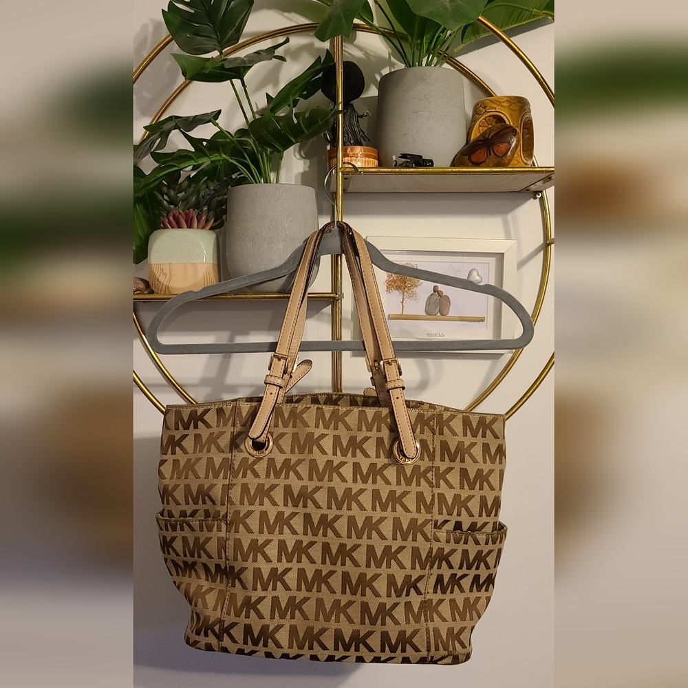 Micheal Kors Jet Set Monogram Tote